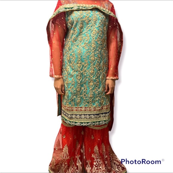 Women Pakistani / Indian  3 pcs Designer Suit - Picture 1 of 8